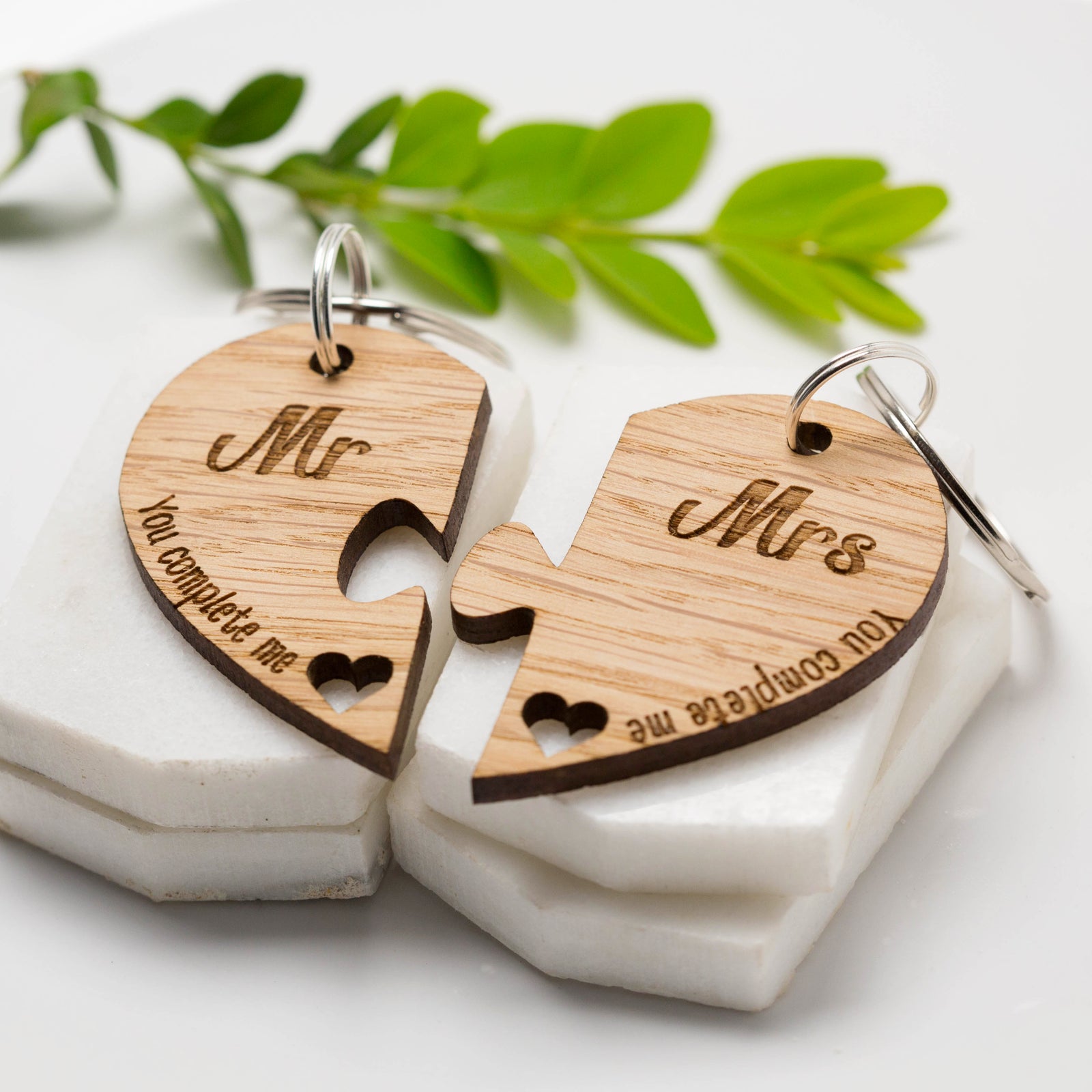 Mr & Mrs Jigsaw Heart Oak Keyring 'You Complete Me' Couple Key Chain Ring Gift, Perfect for Valentine's Day, Wedding, Anniversary, Birthday, Christmas