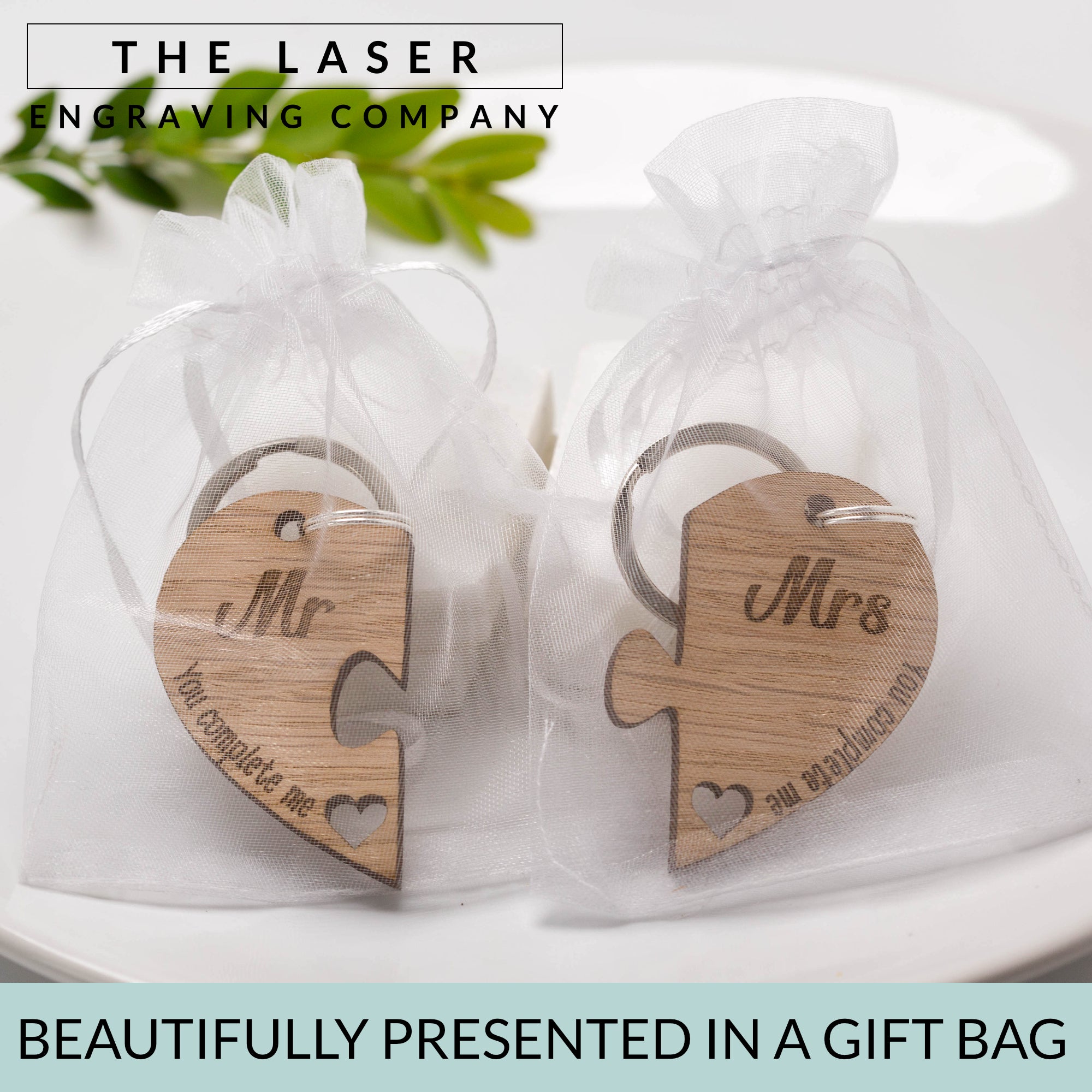 Mr & Mrs Jigsaw Heart Oak Keyring 'You Complete Me' Couple Key Chain Ring Gift, Perfect for Valentine's Day, Wedding, Anniversary, Birthday, Christmas